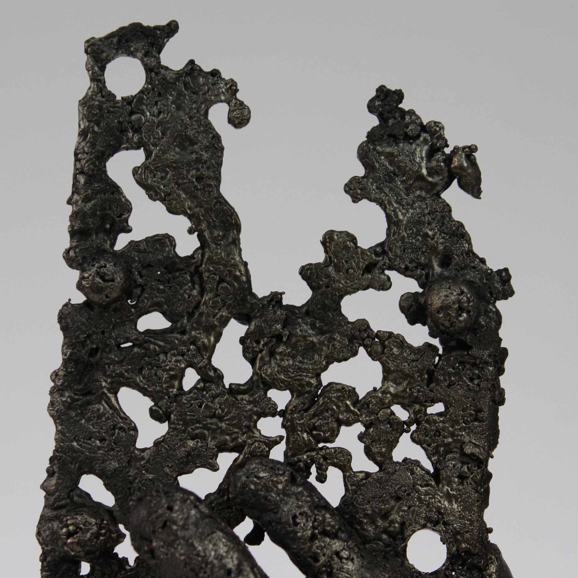 Urban art hand - Sculpture main sur poutre en dentelle d'acier - Buil