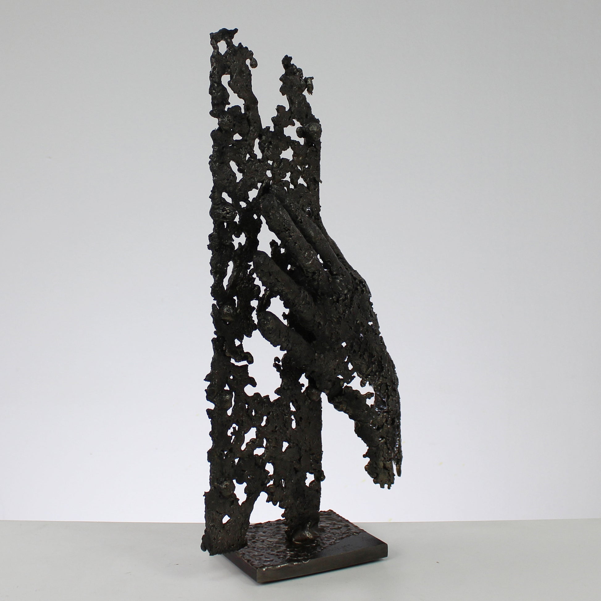 Urban art hand - Sculpture main sur poutre en dentelle d'acier - Buil