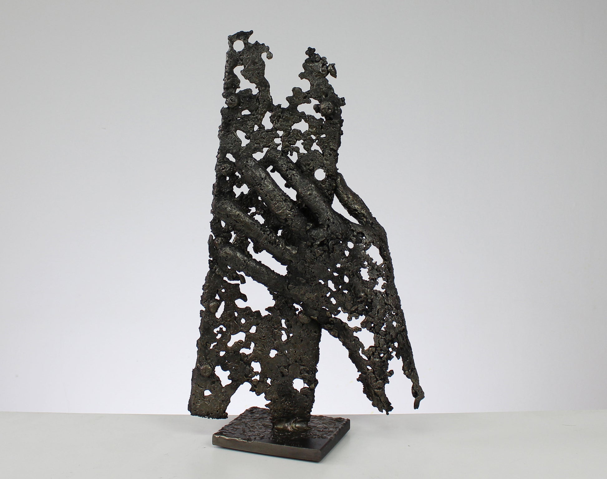 Urban art hand - Sculpture main sur poutre en dentelle d'acier - Buil