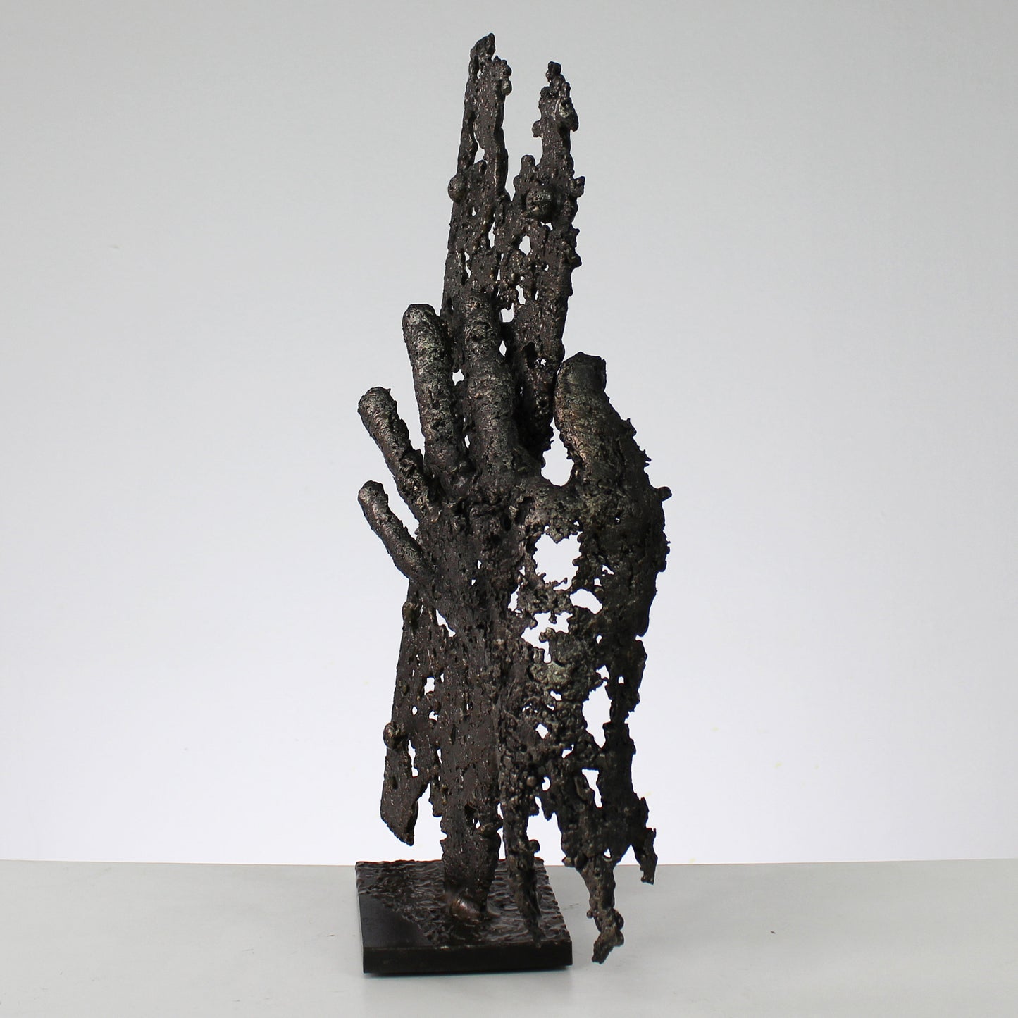 Urban art hand - Sculpture main sur poutre en dentelle d'acier - Buil