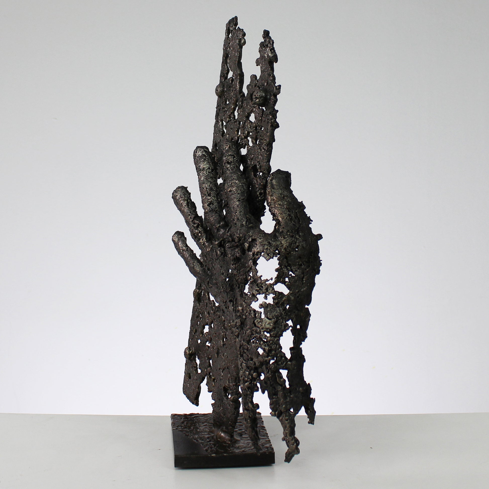 Urban art hand - Sculpture main sur poutre en dentelle d'acier - Buil